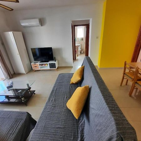 Large Apt 2 Bedrooms Sea View & 2 Balconies Larnaca Bagian luar foto