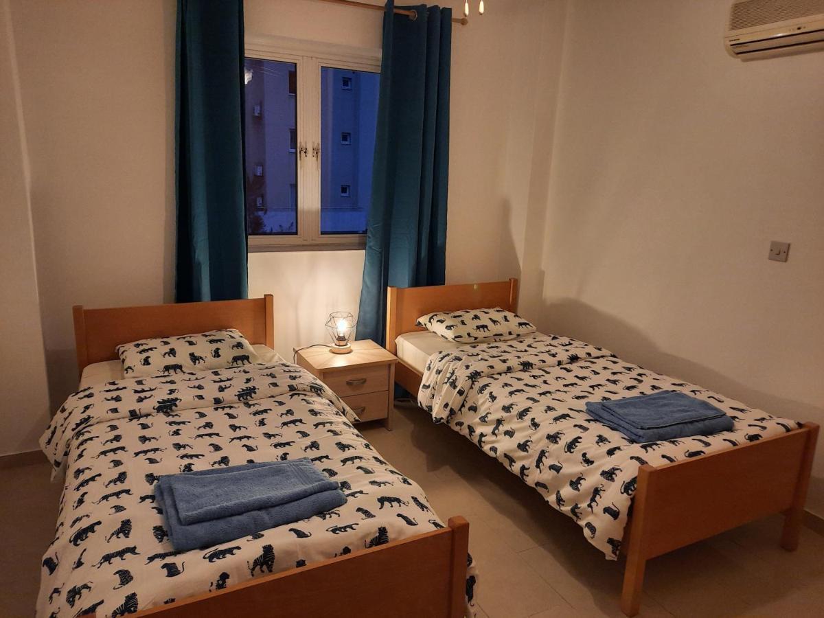 Large Apt 2 Bedrooms Sea View & 2 Balconies Larnaca Bagian luar foto
