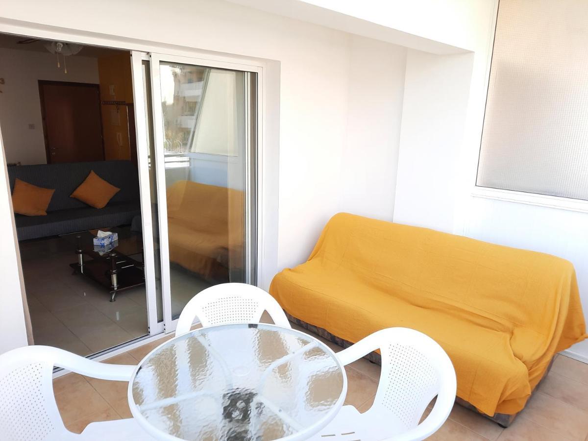 Large Apt 2 Bedrooms Sea View & 2 Balconies Larnaca Bagian luar foto