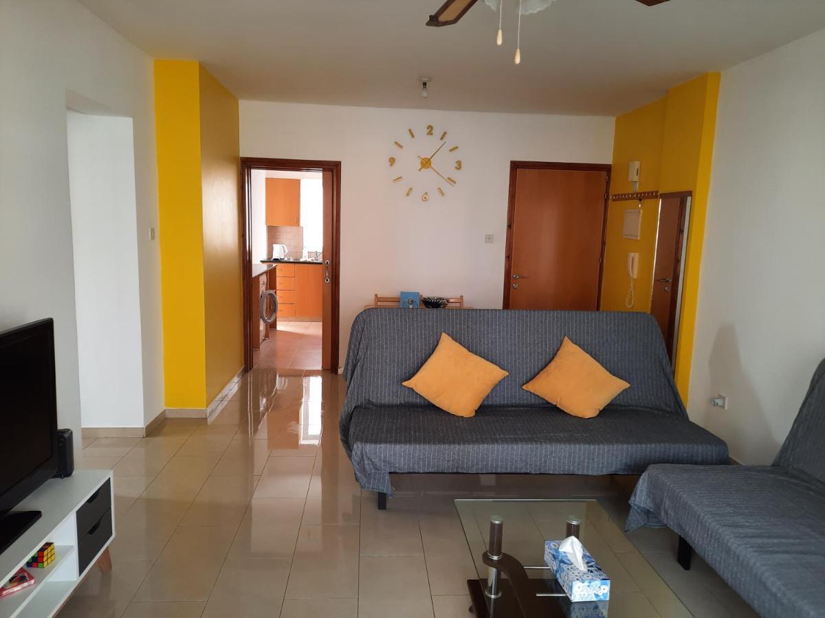 Large Apt 2 Bedrooms Sea View & 2 Balconies Larnaca Bagian luar foto