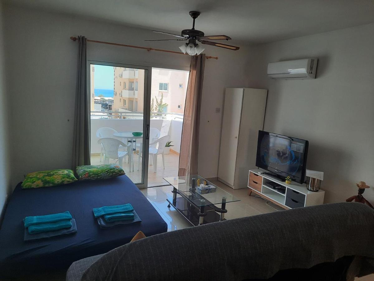 Large Apt 2 Bedrooms Sea View & 2 Balconies Larnaca Bagian luar foto